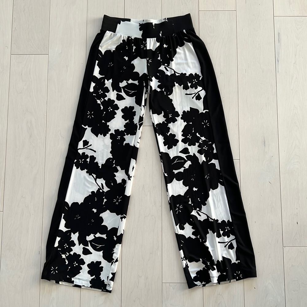 Super comfy pants. Light weight, great for vacation.